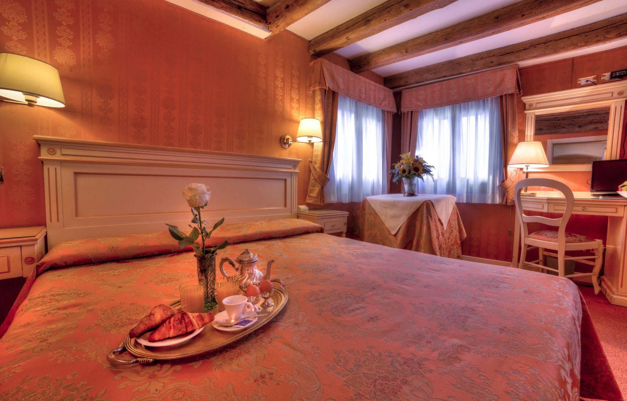 Lanterna Di Marco Polo Venice