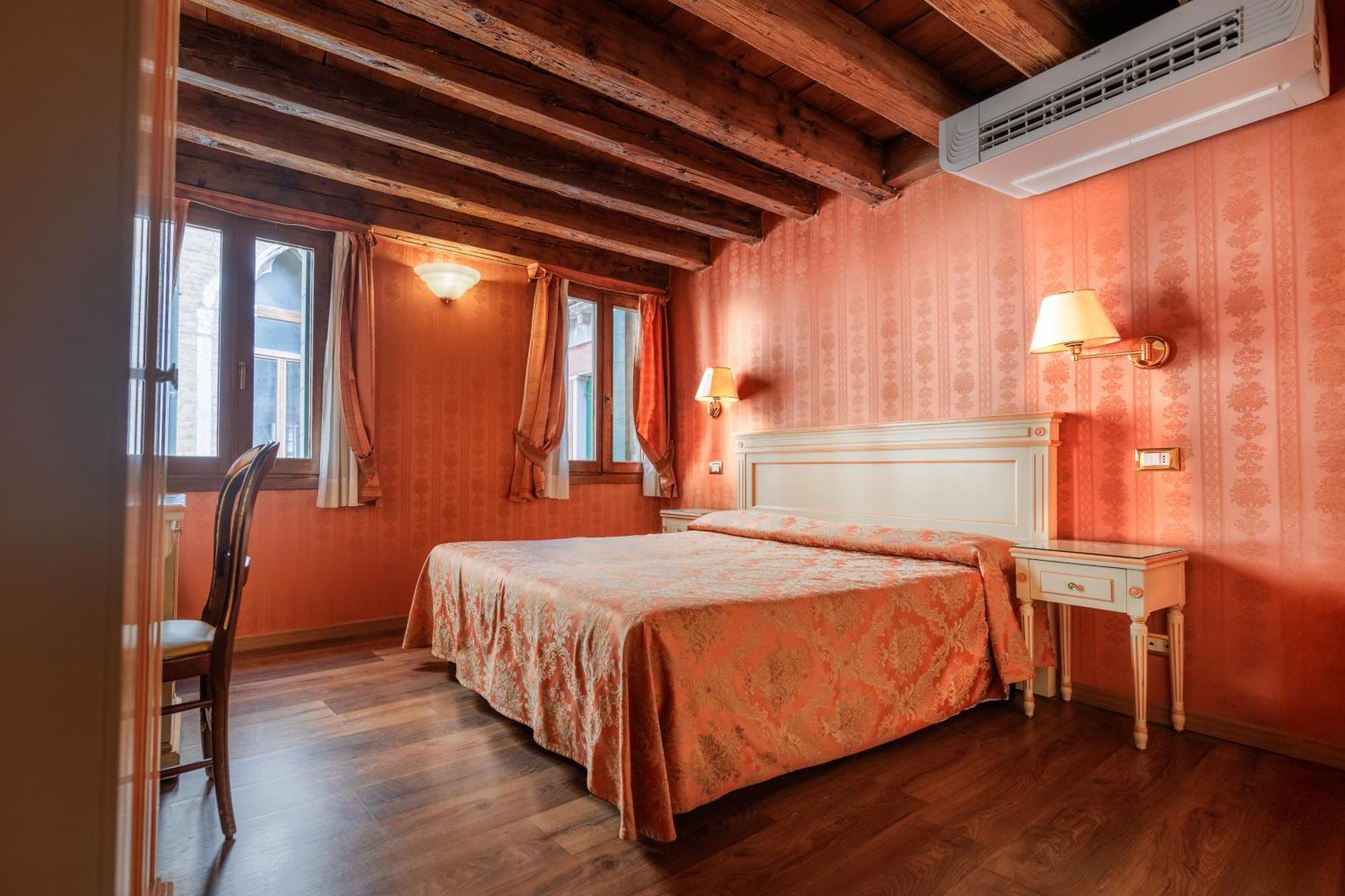 Alojamento de Acomodação e Pequeno-almoço Lanterna Di Marco Polo 3*